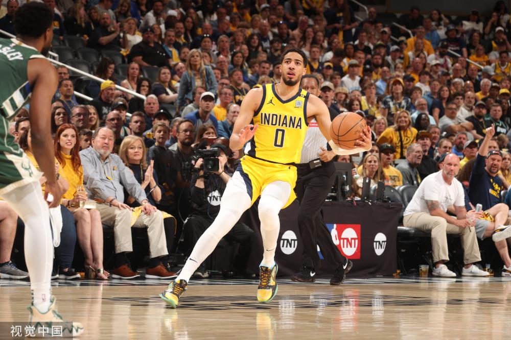 更突出的中 更突出的中